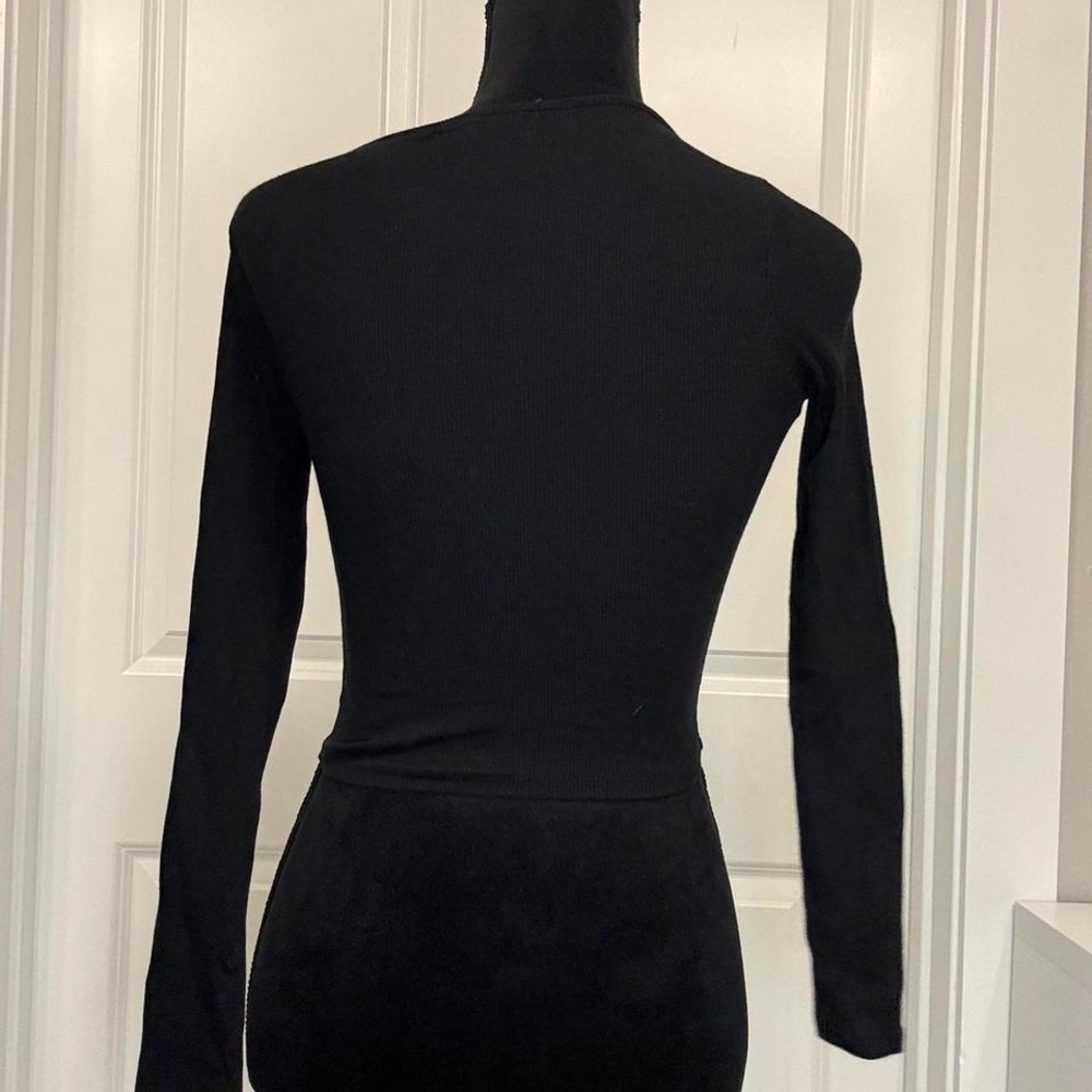 Black zip up long sleeve crop top -Size S - Picture 3 of 4